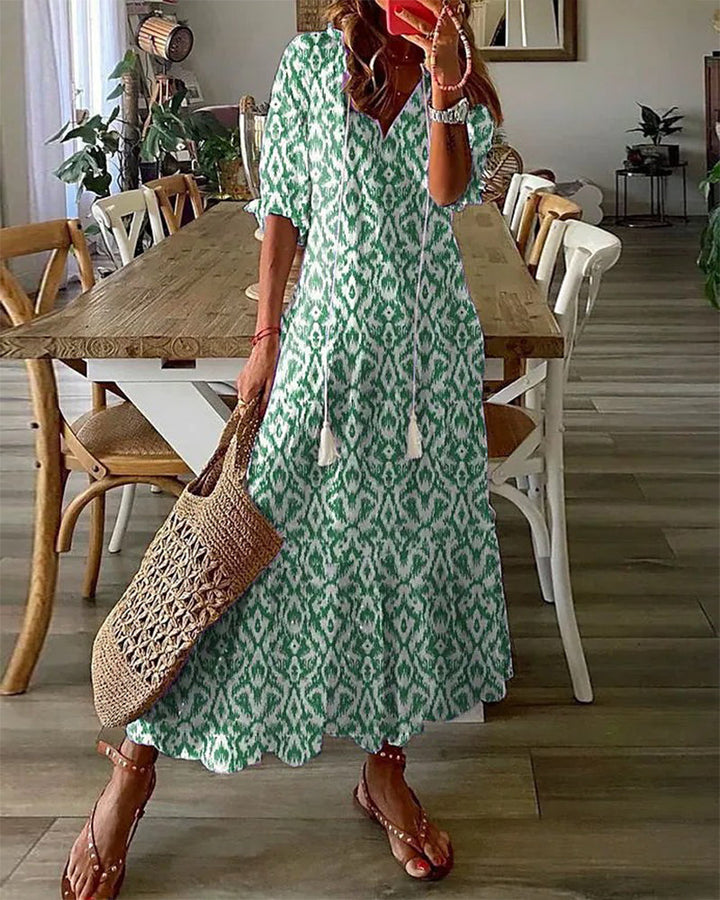 Sophia - Vintage Boho Sommerkleid mit V-Ausschnitt" can be rewritten as:

"Sophia - Bohemian Vintage Sommerkleid mit V-Ausschnitt