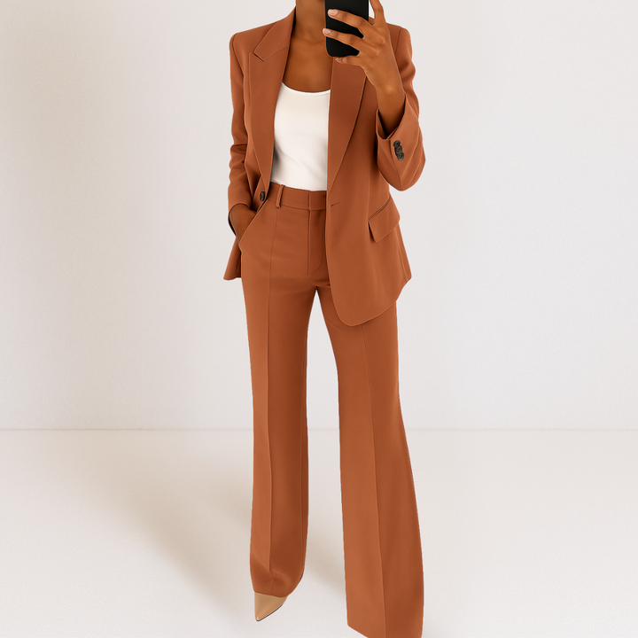 MAYLORA – Tailor-Fit Damenanzug mit zeitloser Silhouette