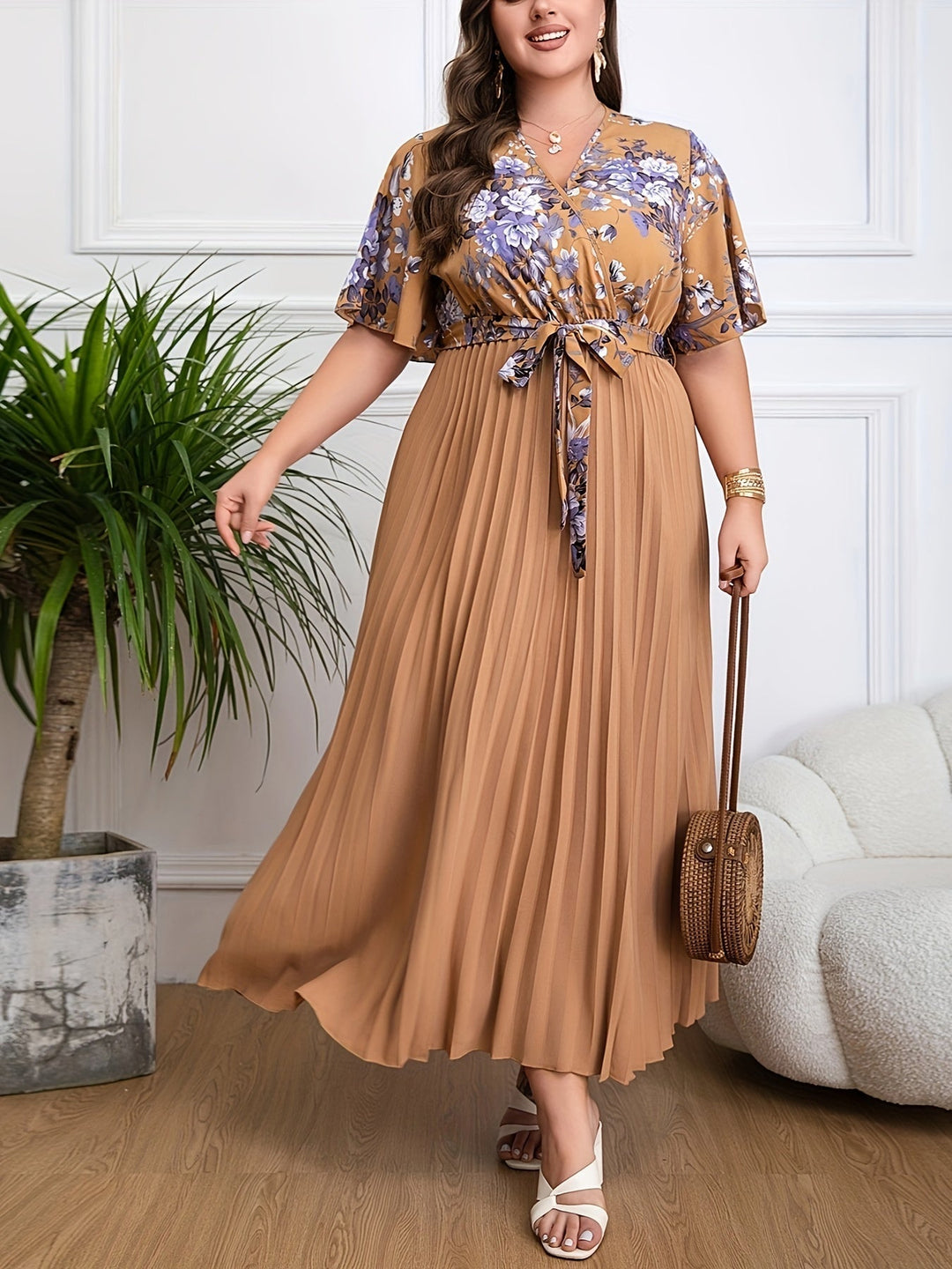 Fleur | Figurbetontes Kleid in Übergröße