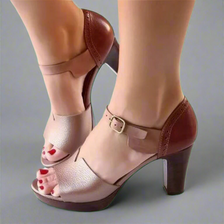 Katharina | Koreanisch inspirierte High-Heel Sandalen mit Farbblock und Schnalle