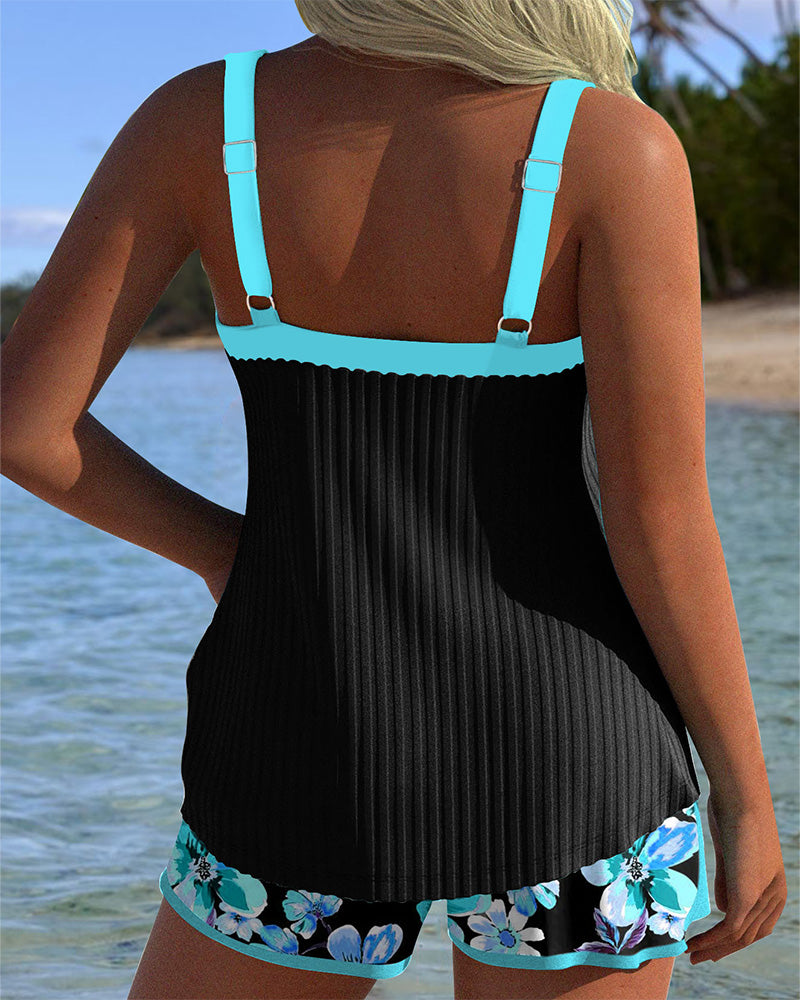 V-Ausschnitt Tankini mit Muster und Sportshorts