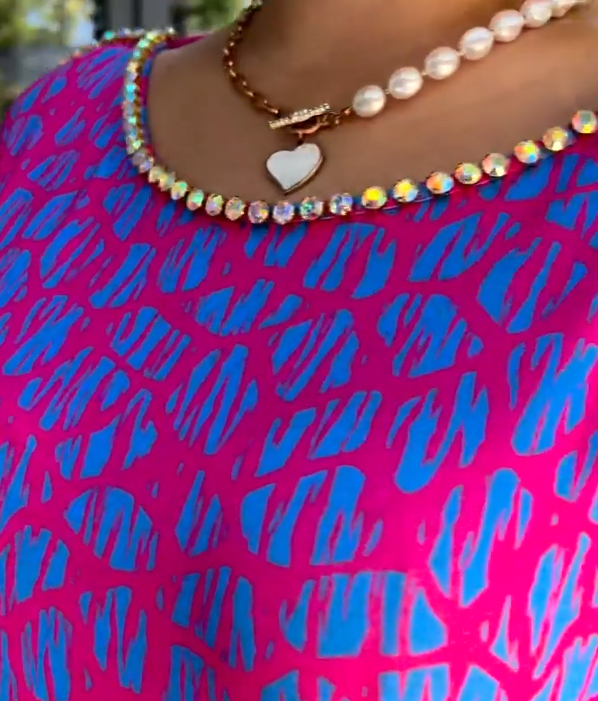 Chic Maxi Kleid mit Frühlingsmotiv Raven und praktischen Taschen