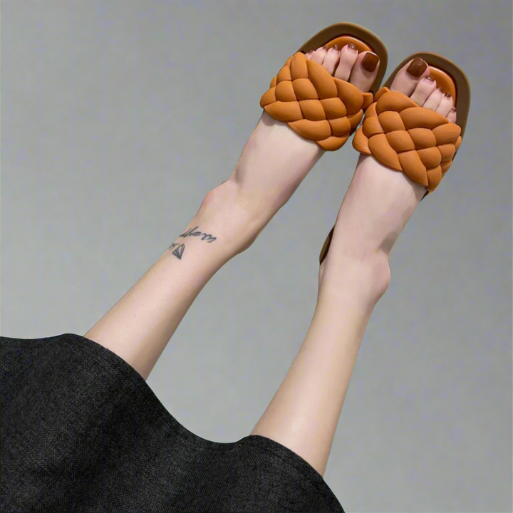 Ilonka | Stilvolle Sandalen aus weichem, veganem Material
