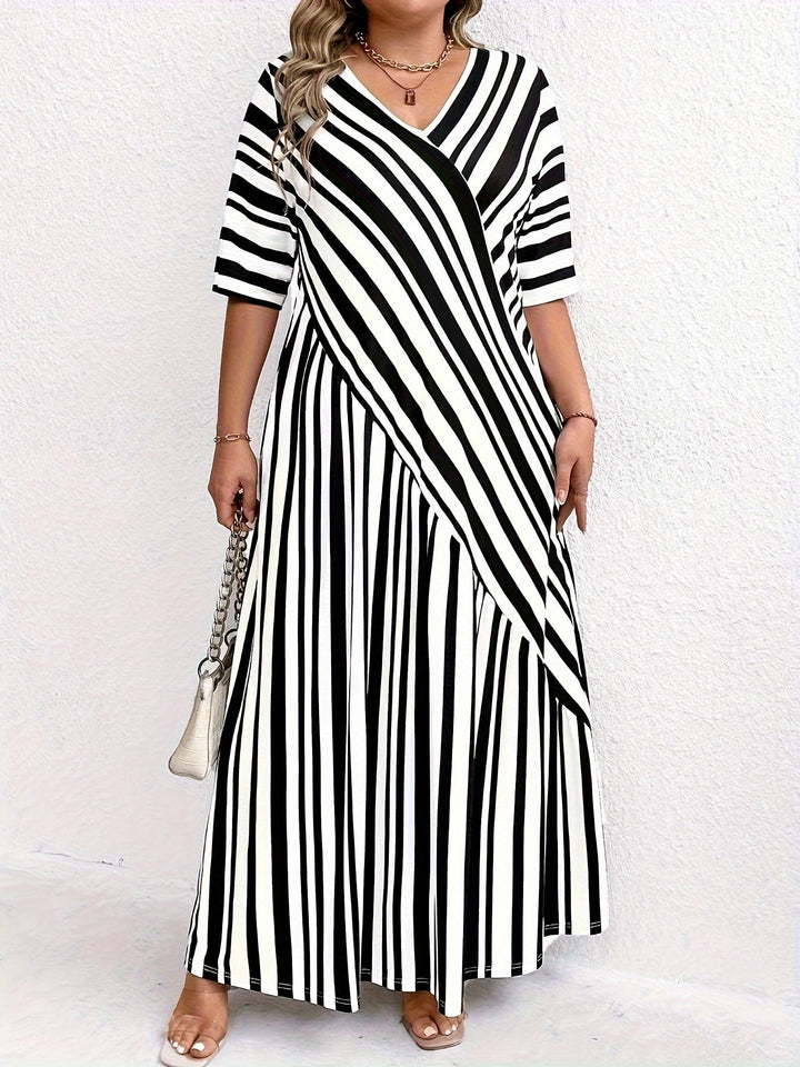 Tara | Gestreiftes Kleid in Übergrößen