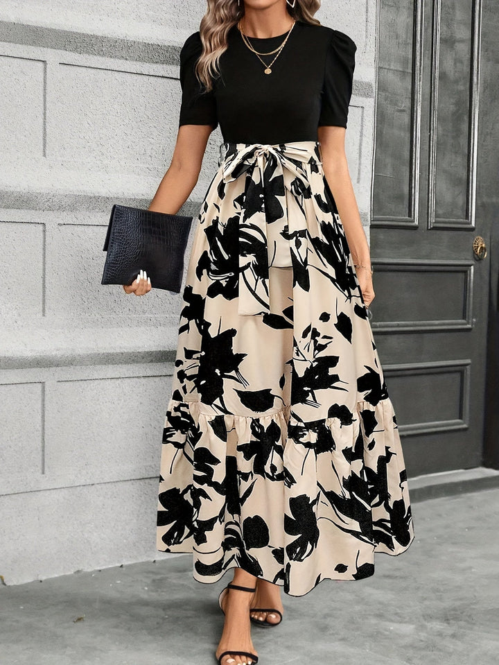 Briony - Hochtailliertes Blumenkleid mit Fließendem Saum