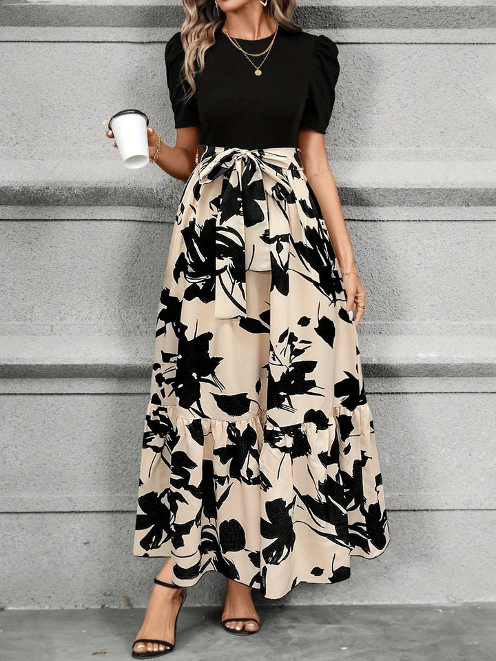 Briony - Hochtailliertes Blumenkleid mit Fließendem Saum