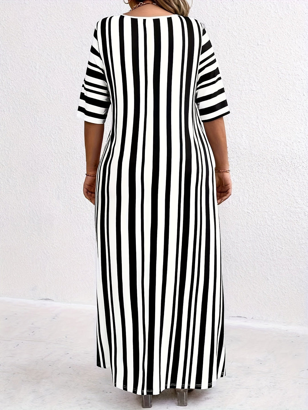Tara | Gestreiftes Kleid in Übergrößen
