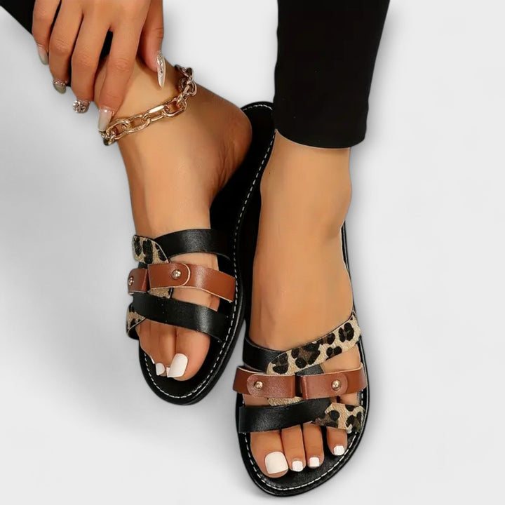 Leopardenmuster Sandalen mit gekreuzten Riemen