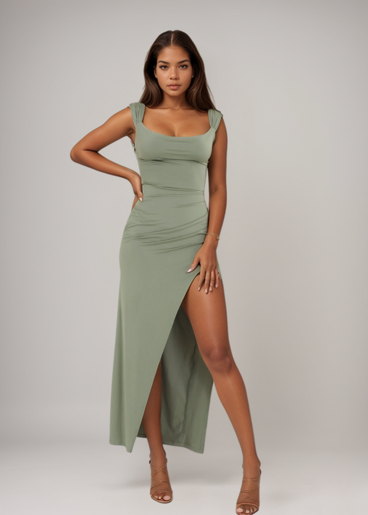 MAYLORA™ | Figurbetontes Kleid mit Schlitz und Raffungen