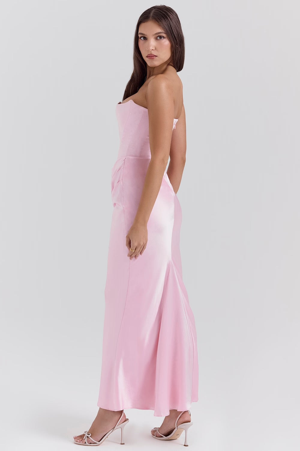 MAYLORA™ | Satin Kleid in taillierter Sanduhr-Form