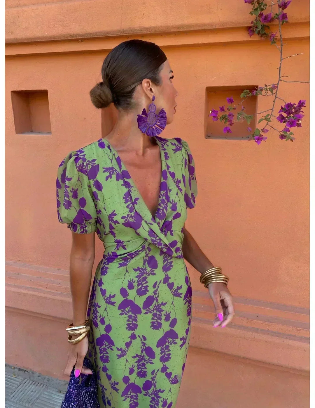 Lucinda - Boho-Kleid mit V-Ausschnitt und floralem Faltenwurf