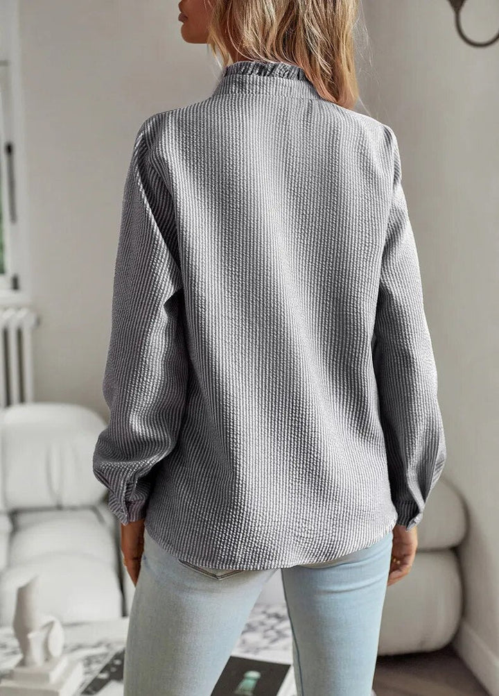 "Belle™ - Elegante Polo-Bluse" can be rewritten as "Belle™ - Chic Polo Blouse".