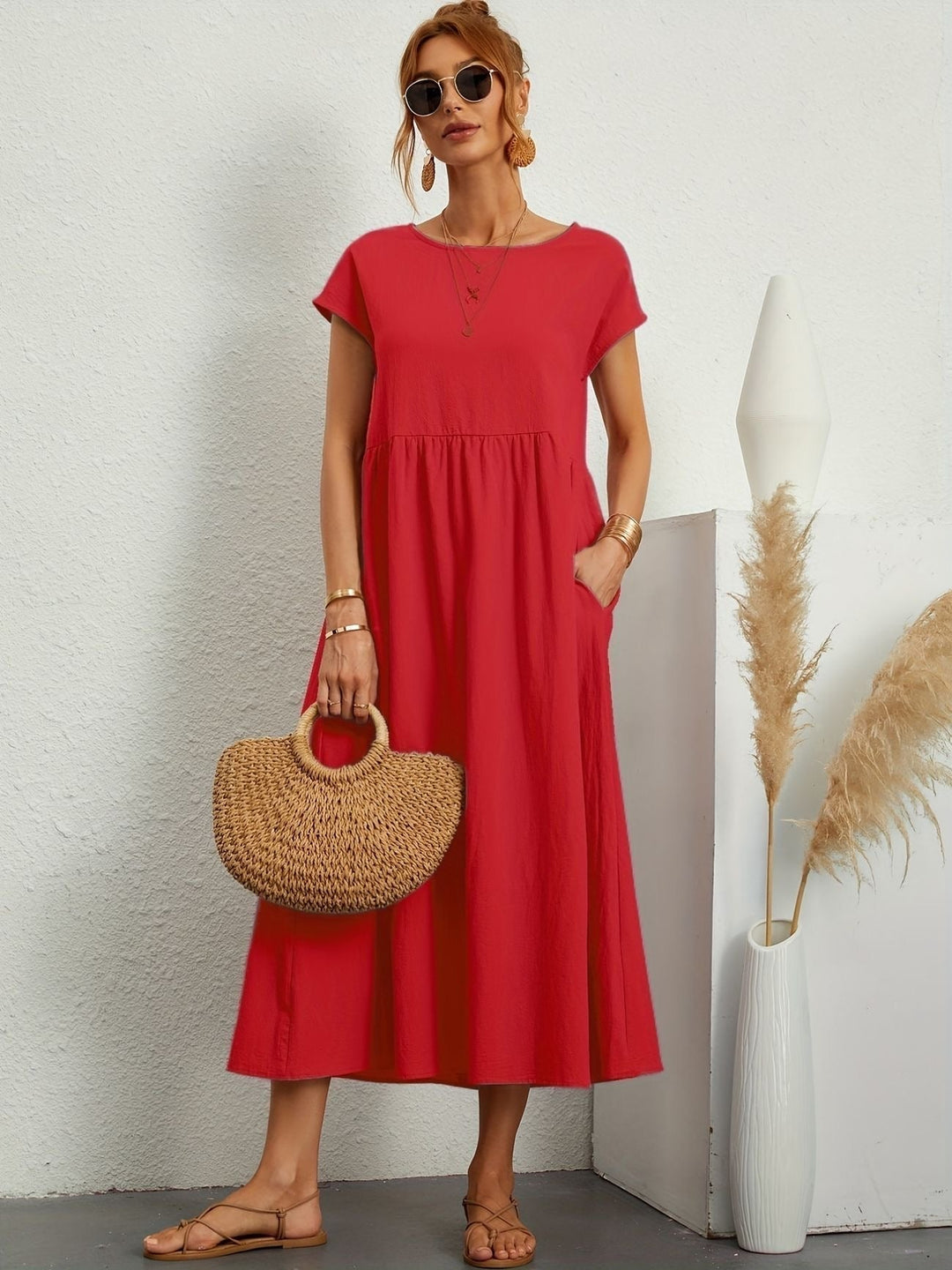 "Kimber - Midi-Relaxed Kleid mit Rundhalsausschnitt" could be rewritten as "Kimber - Midi-Relaxed Kleid mit Rundhalsdesign".