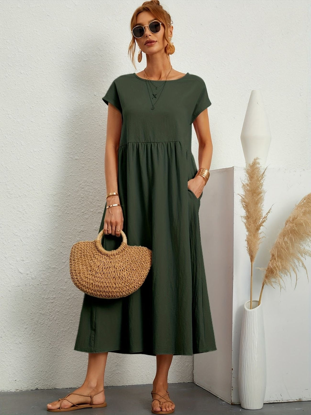 "Kimber - Midi-Relaxed Kleid mit Rundhalsausschnitt" could be rewritten as "Kimber - Midi-Relaxed Kleid mit Rundhalsdesign".