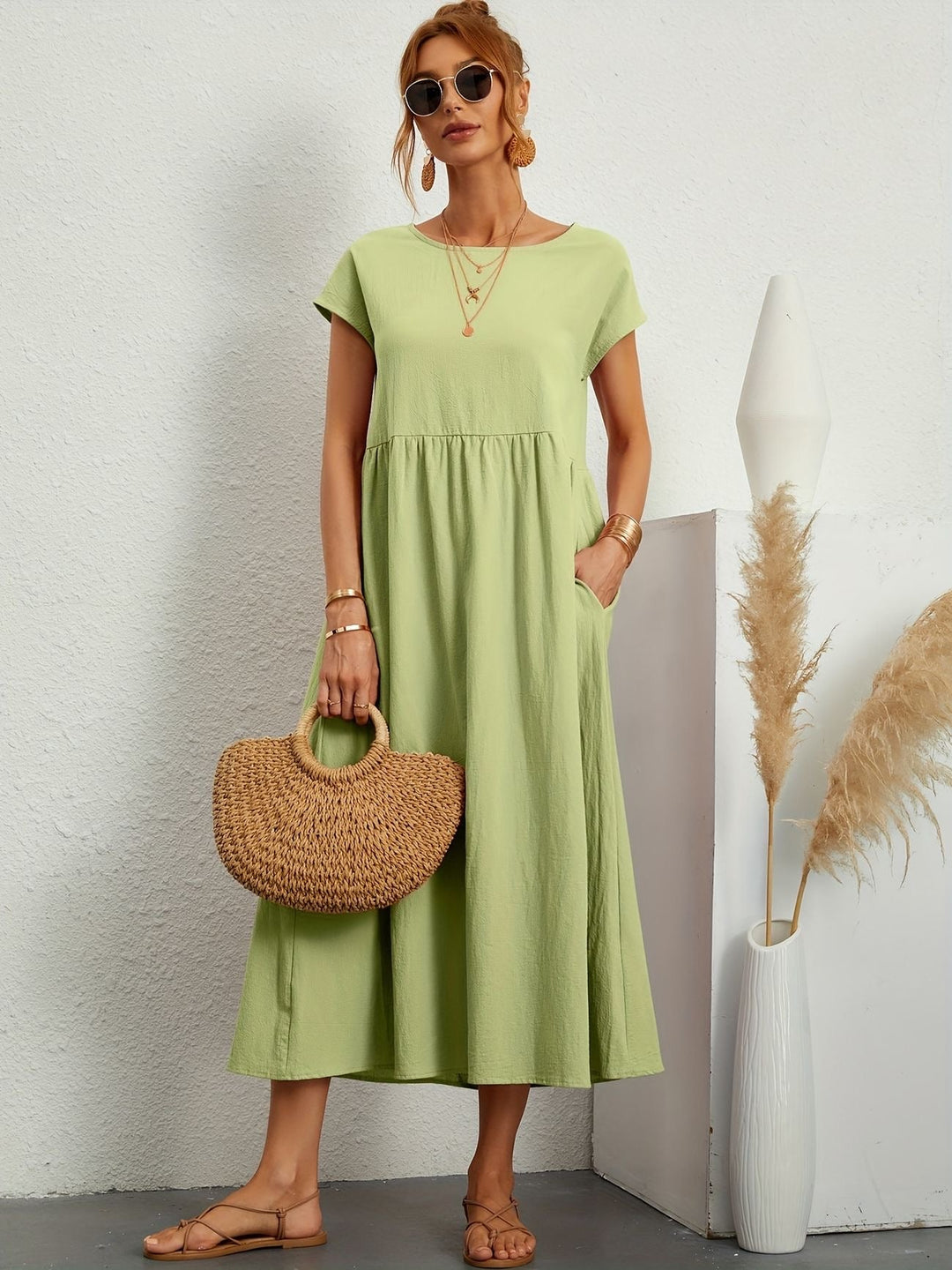 "Kimber - Midi-Relaxed Kleid mit Rundhalsausschnitt" could be rewritten as "Kimber - Midi-Relaxed Kleid mit Rundhalsdesign".