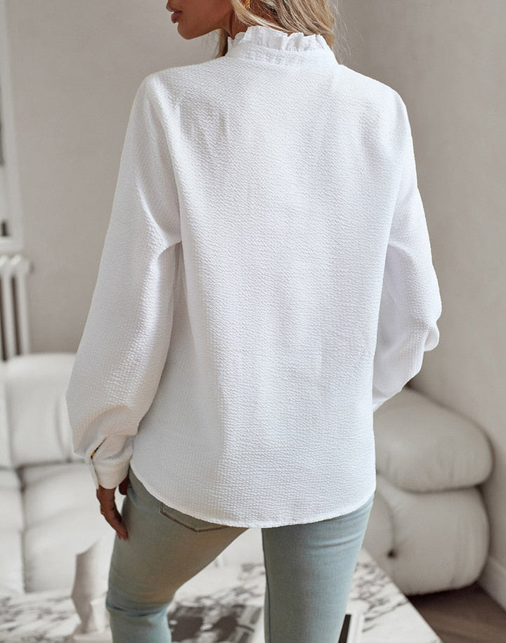 "Belle™ - Elegante Polo-Bluse" can be rewritten as "Belle™ - Chic Polo Blouse".