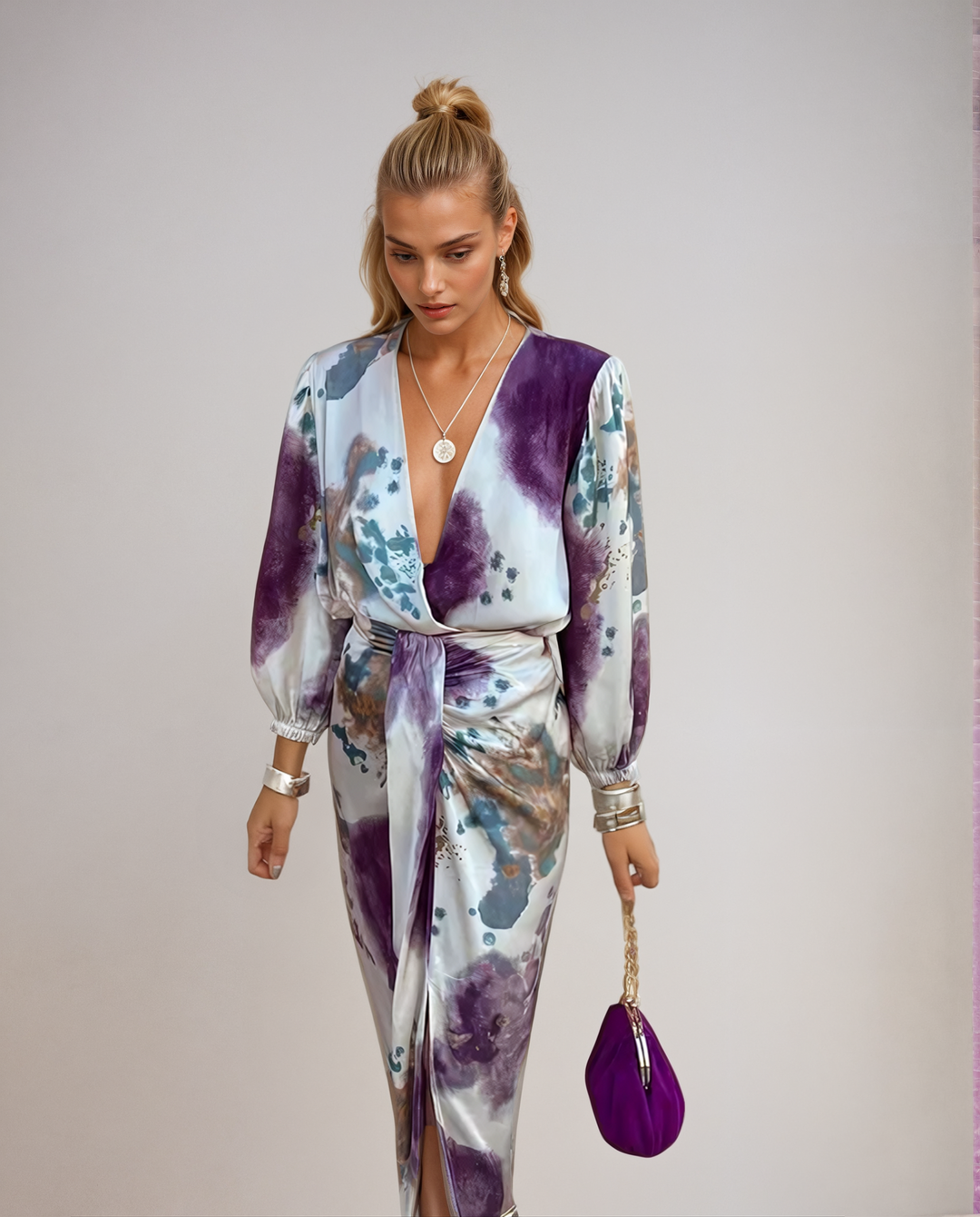 Davina - Elegantes Maxikleid mit langen Ärmeln und V-Ausschnitt" can be rewritten as:

"Davina - Stilvolles Maxikleid mit langen Ärmeln und V-Ausschnitt