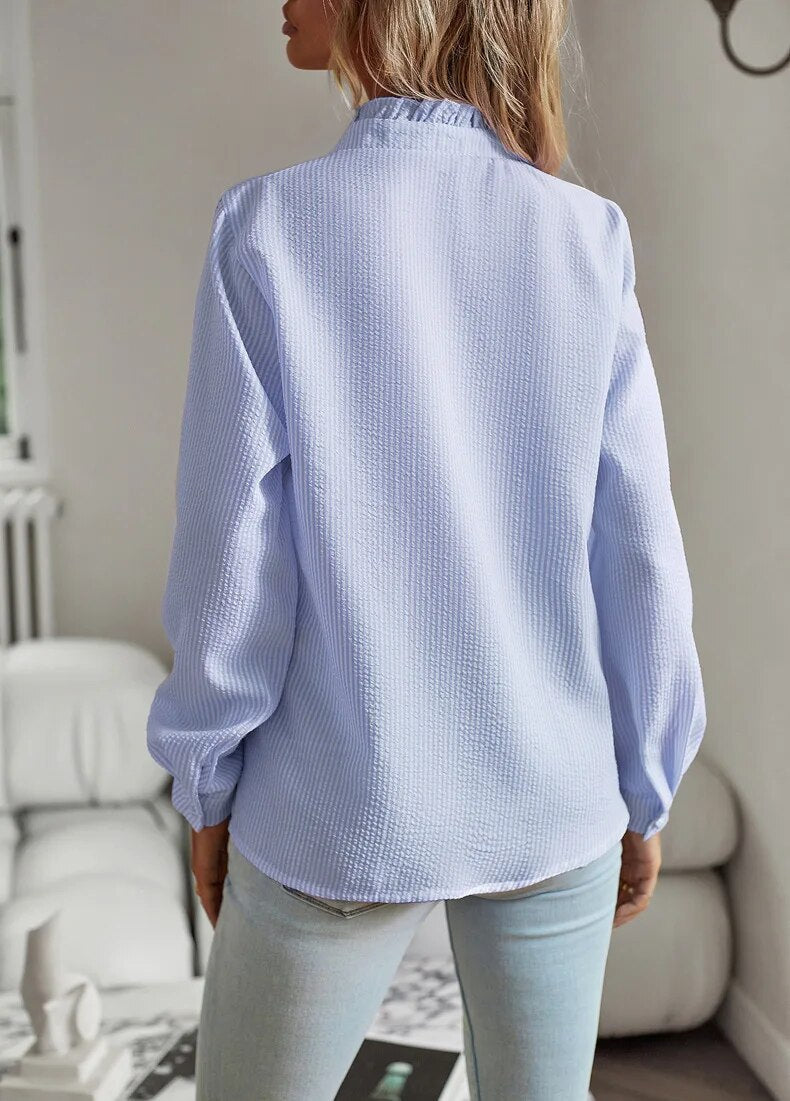 "Belle™ - Elegante Polo-Bluse" can be rewritten as "Belle™ - Chic Polo Blouse".