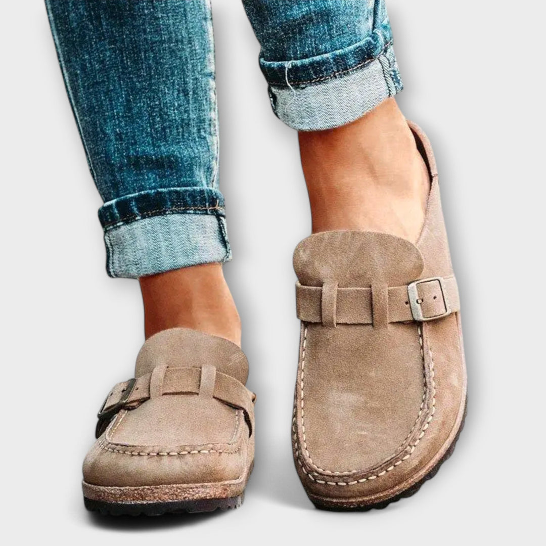 Frauen Mokassins mit dekorativer Schnalle und orthopädischem Design