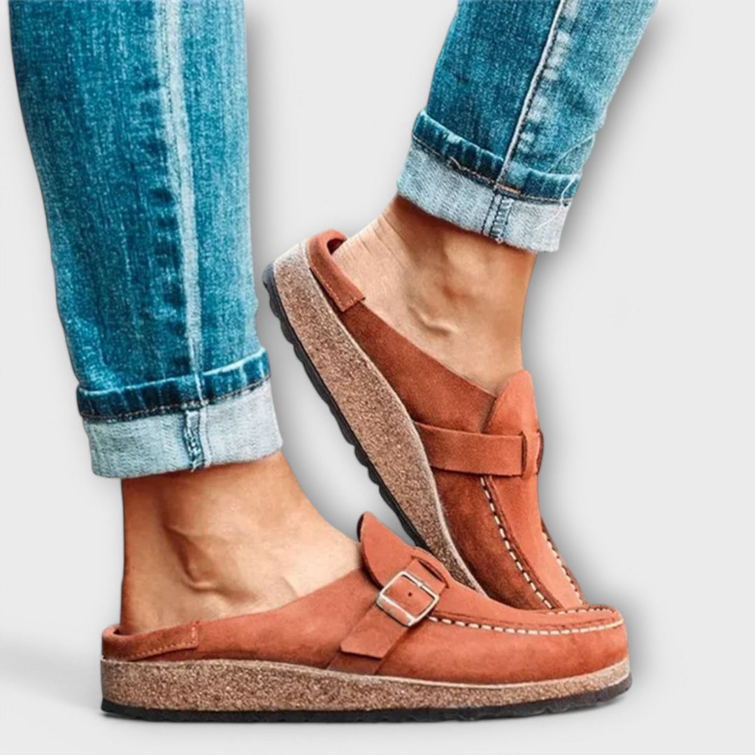 Frauen Mokassins mit dekorativer Schnalle und orthopädischem Design