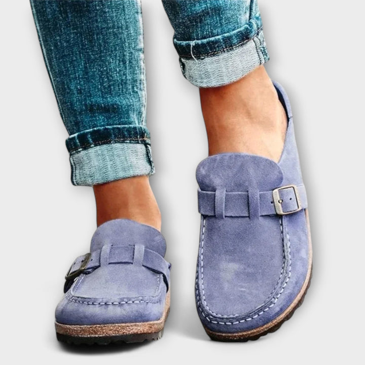 Frauen Mokassins mit dekorativer Schnalle und orthopädischem Design