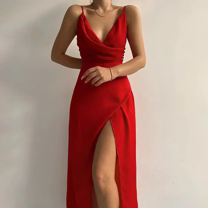 MAYLORA™ | Satin-Kleid mit Cascading-Ausschnitt und Schlitz