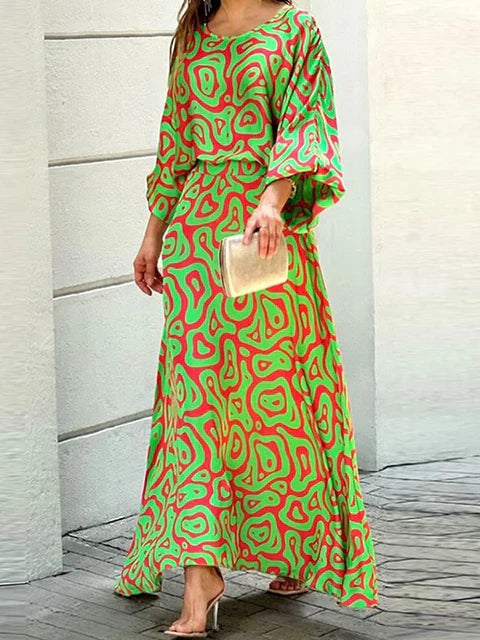 "Esther - Herbstliche Mode mit Rundhalsausschnitt" could be rewritten as "Esther - Herbstliche Rundhalsmode für stilvolle Looks".