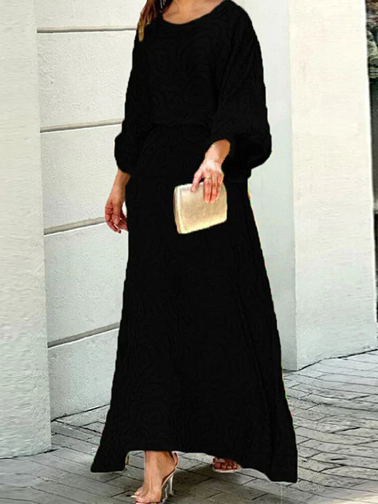 "Esther - Herbstliche Mode mit Rundhalsausschnitt" could be rewritten as "Esther - Herbstliche Rundhalsmode für stilvolle Looks".