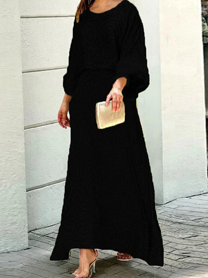 "Esther - Herbstliche Mode mit Rundhalsausschnitt" could be rewritten as "Esther - Herbstliche Rundhalsmode für stilvolle Looks".