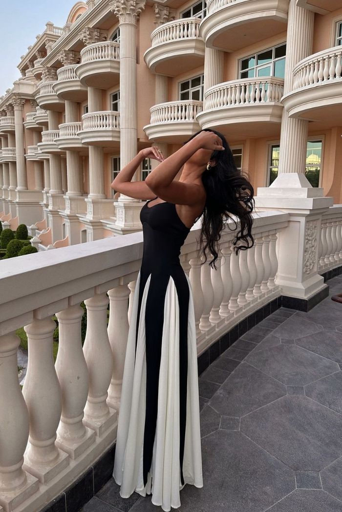Eliana | Elegantes Maxikleid mit stilvollen Paneelen