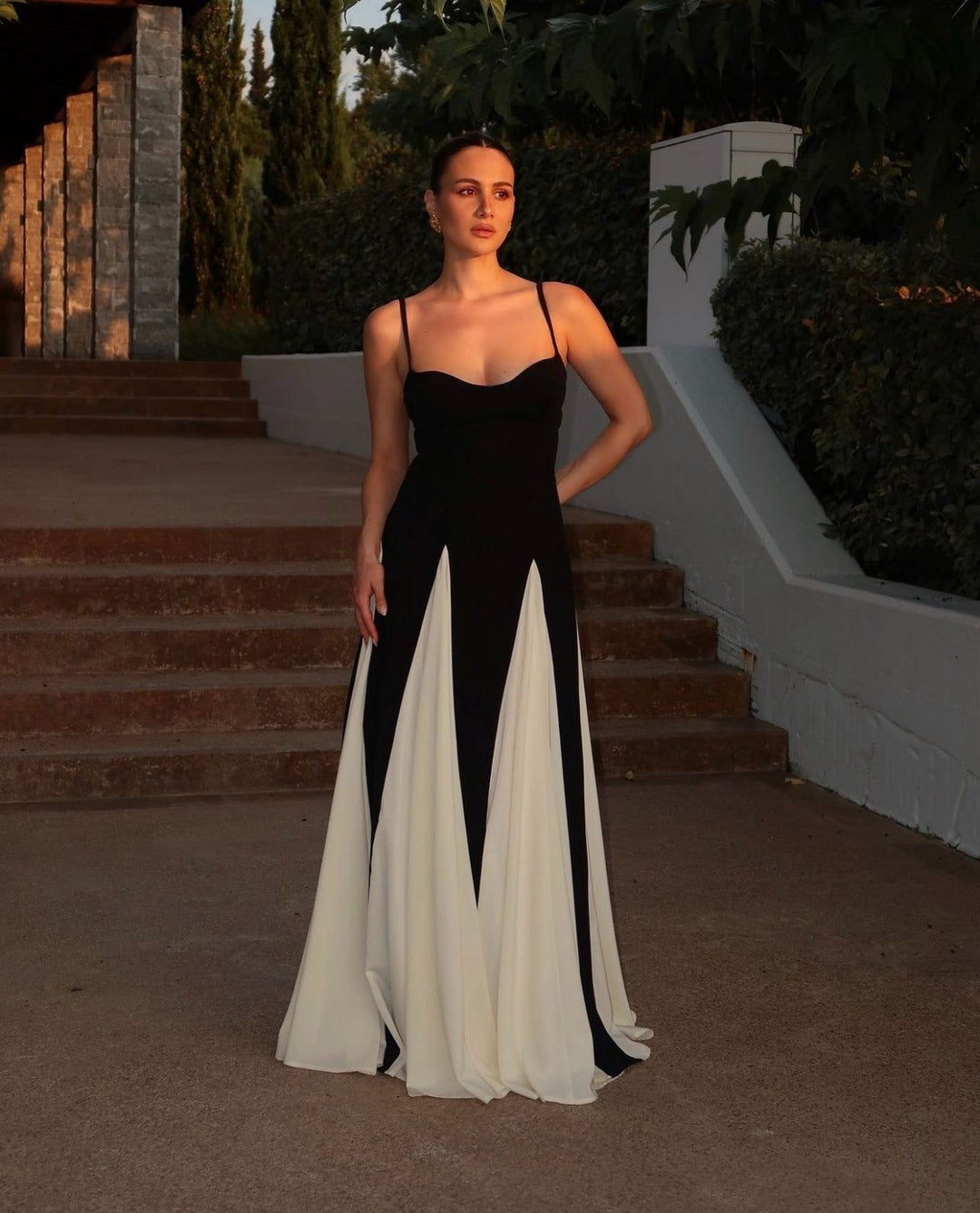 Eliana | Elegantes Maxikleid mit stilvollen Paneelen