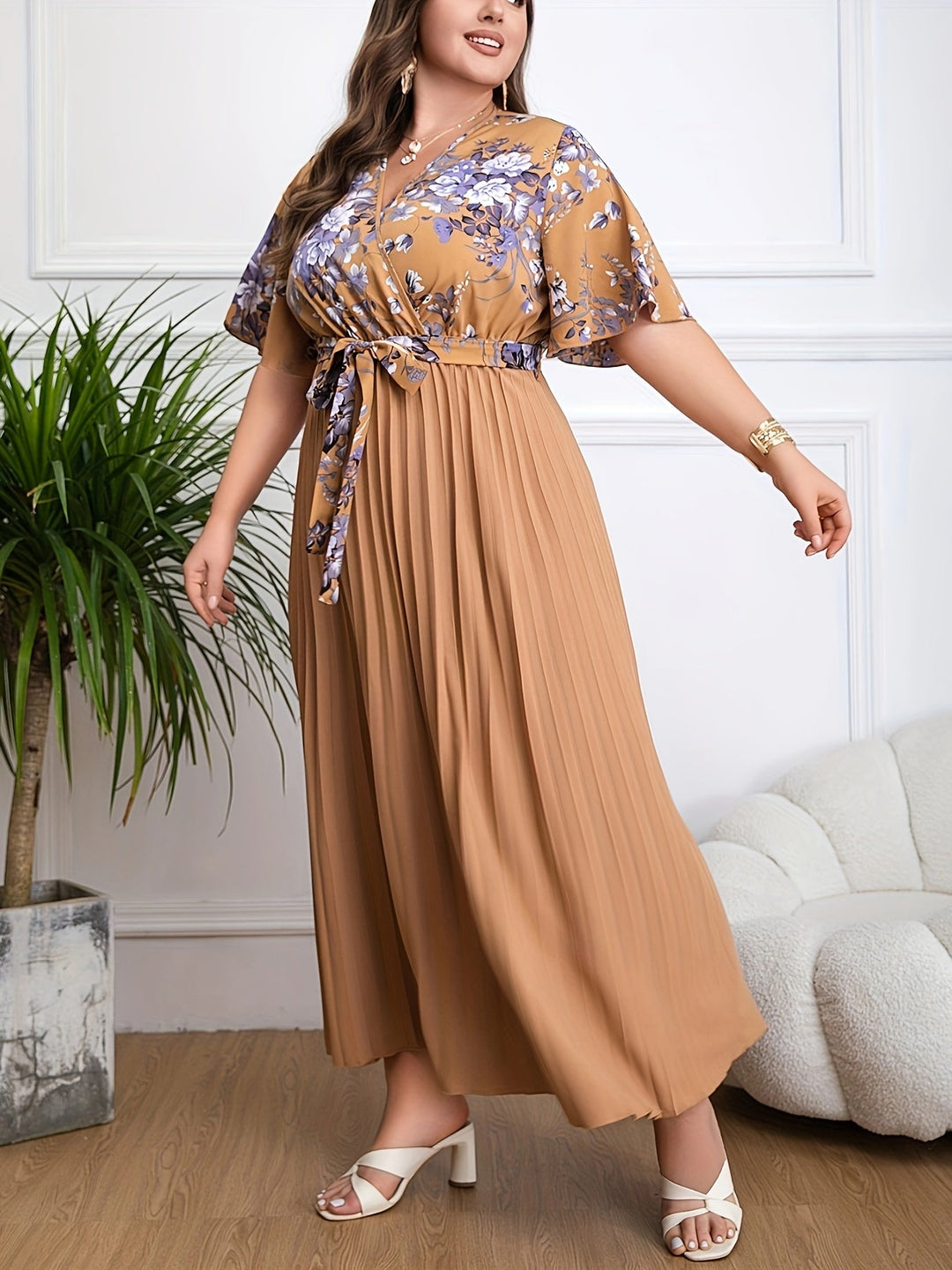 Fleur | Figurbetontes Kleid in Übergröße