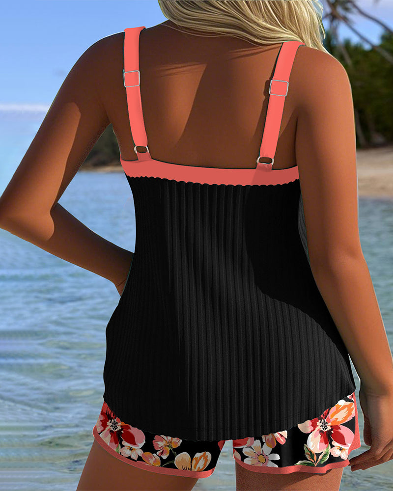V-Ausschnitt Tankini mit Muster und Sportshorts