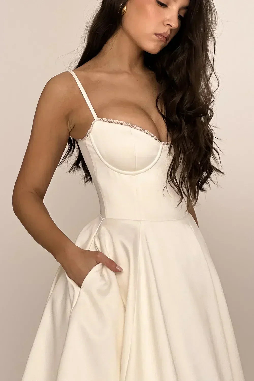 Minerva - Elegantes Spaghetti-Trägerkleid für kleine Prinzessinnen