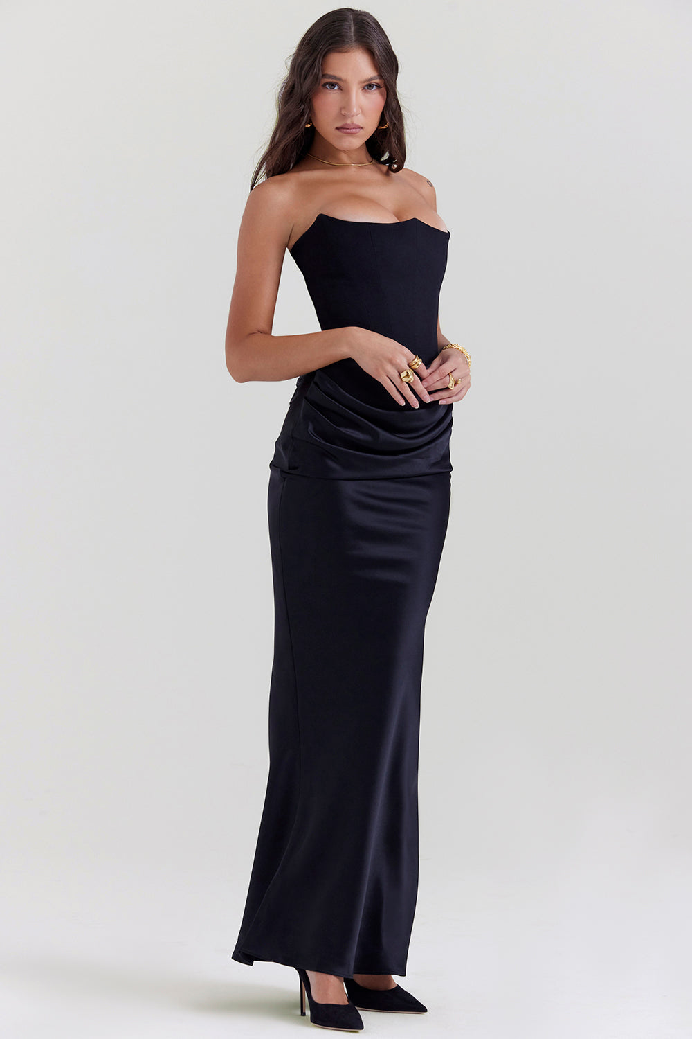MAYLORA™ | Satin Kleid in taillierter Sanduhr-Form