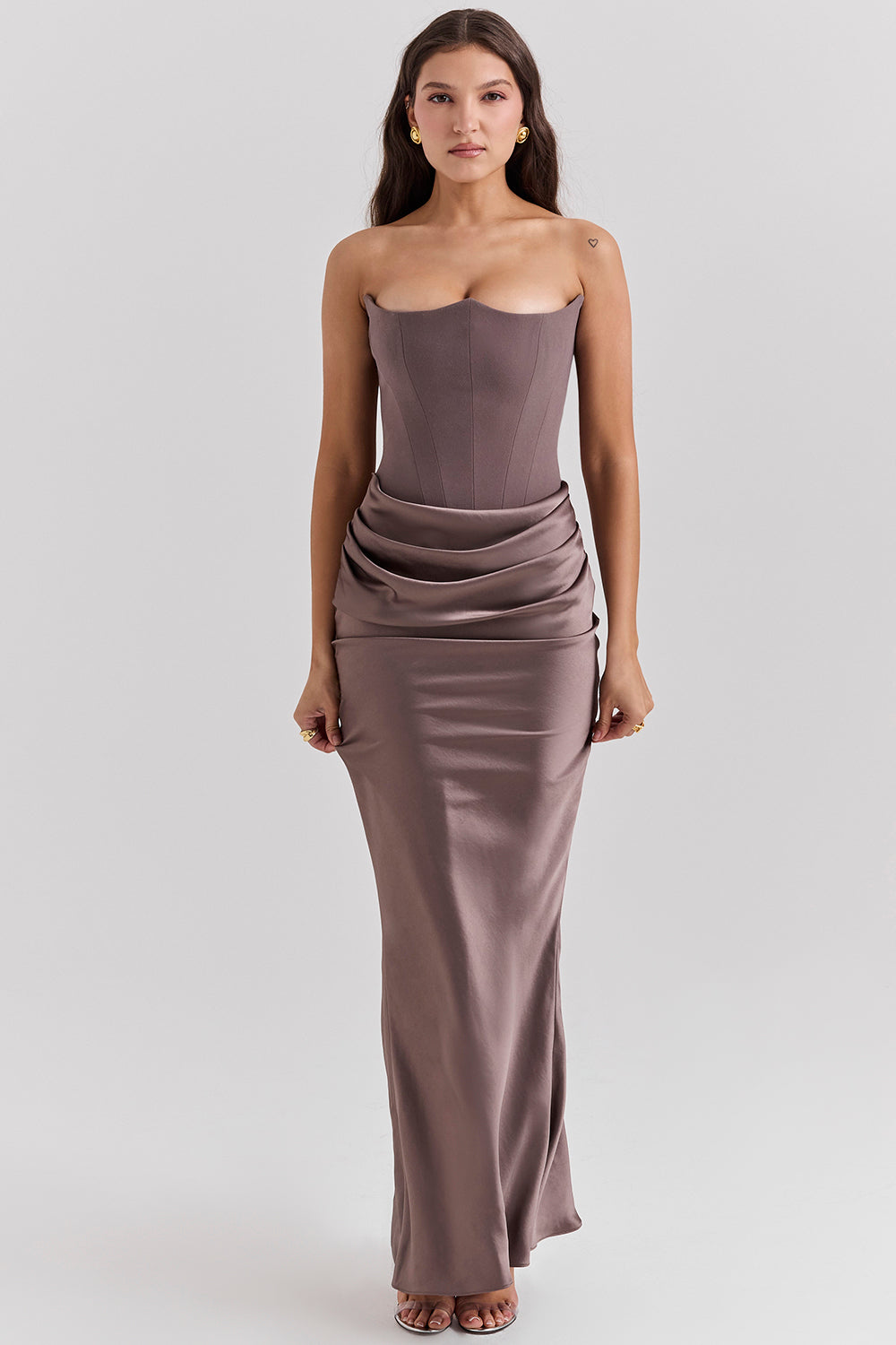 MAYLORA™ | Satin Kleid in taillierter Sanduhr-Form